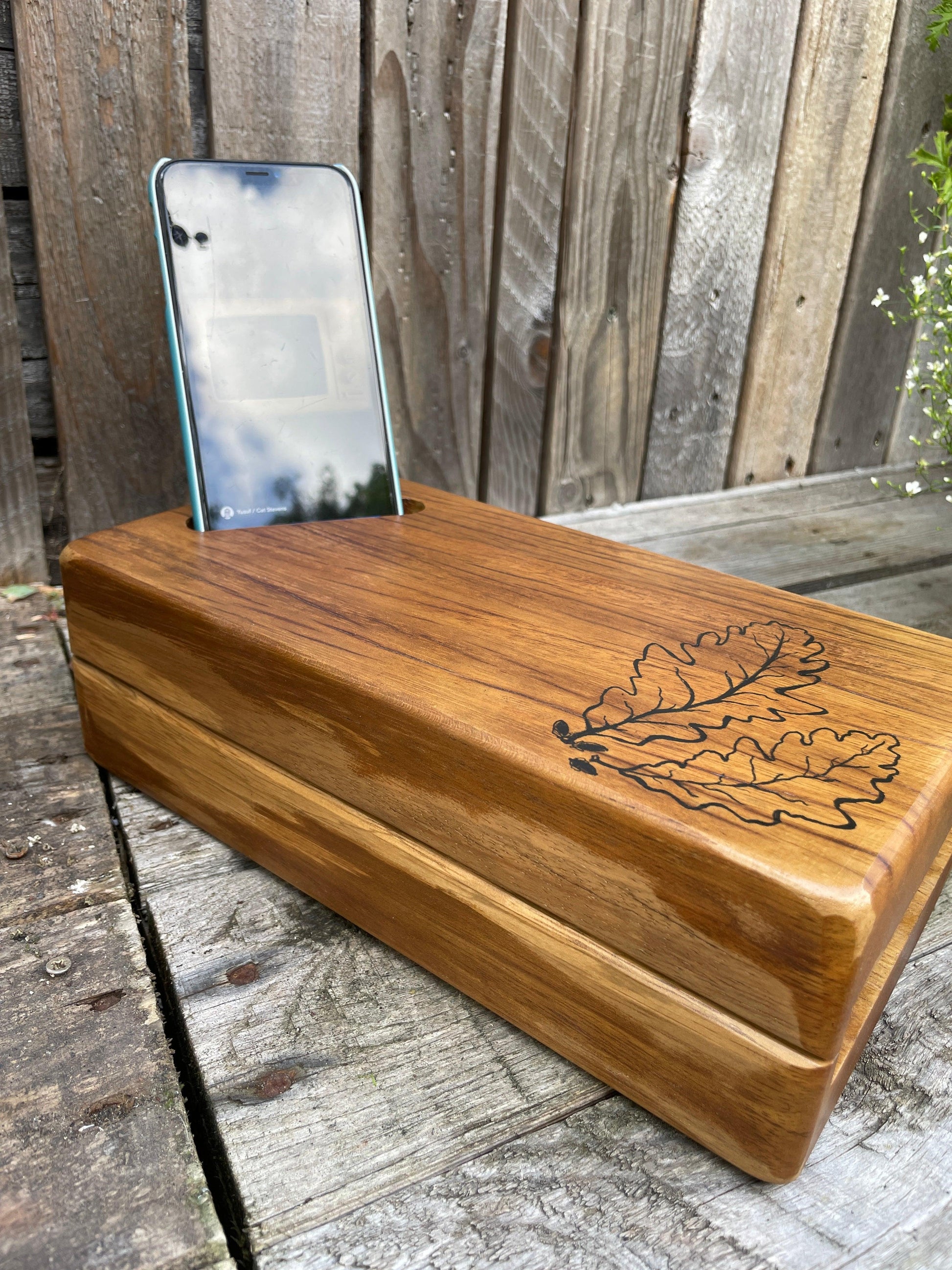 Oak Leaf Laid Back Acoustic Speaker for Smart Phones - MooBoo Home
