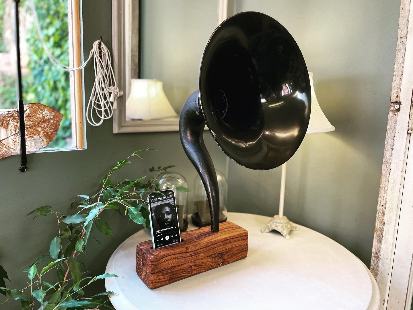 Phonograph Speaker Horn Acoustic Amplifier for Smart Phones - MooBoo Home