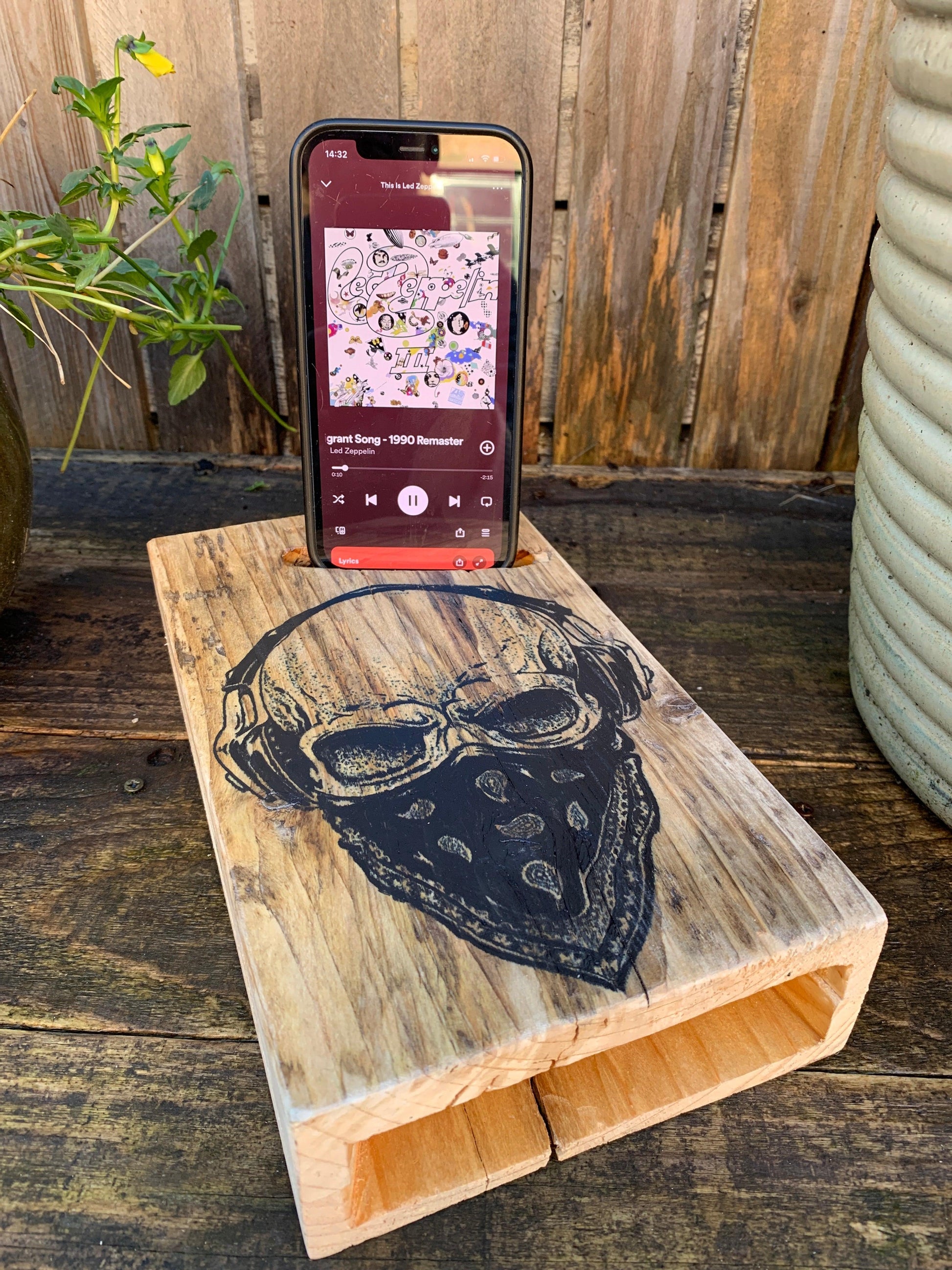 Skull Spruce Acoustic Speaker for Smart Phones - MooBoo Home