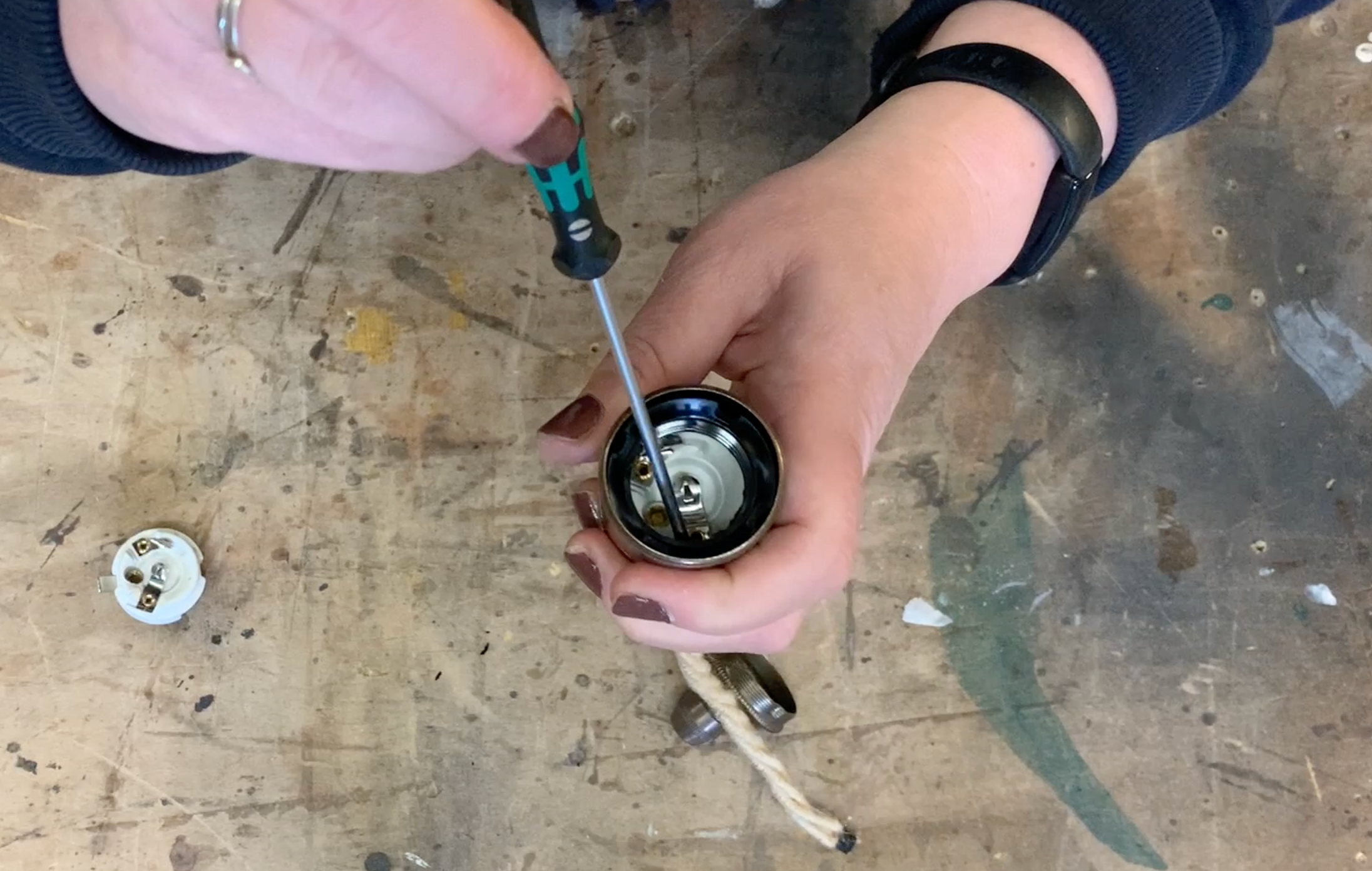 Load video: This video talks you through step by step how to replace a damaged brass lamp holder. This video covers the victorian style E27 pressed brass lamp holders. Also covered in this video is how to unlock and open and E27 lamp holder.