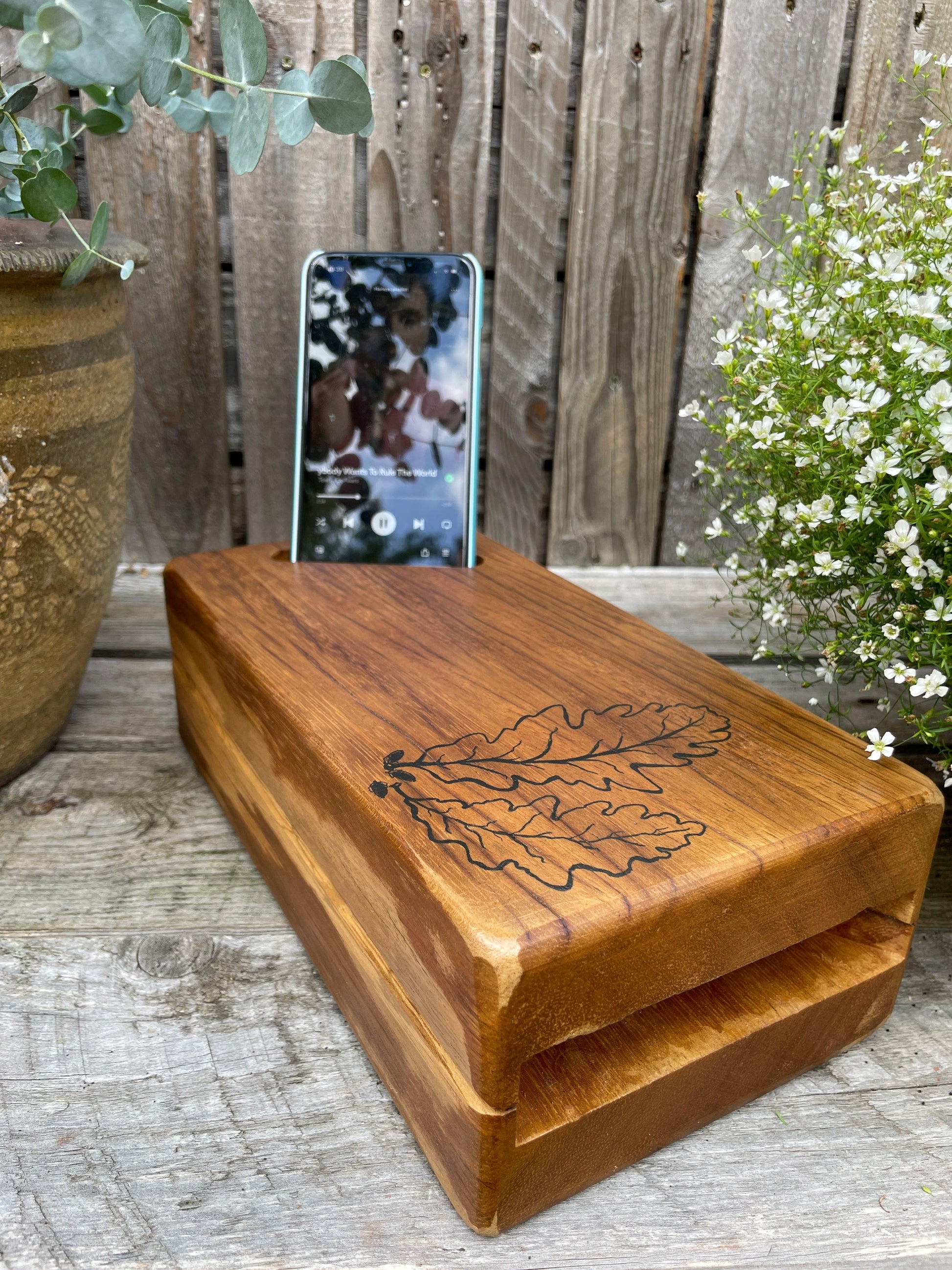 Oak Leaf Laid Back Acoustic Speaker for Smart Phones - MooBoo Home